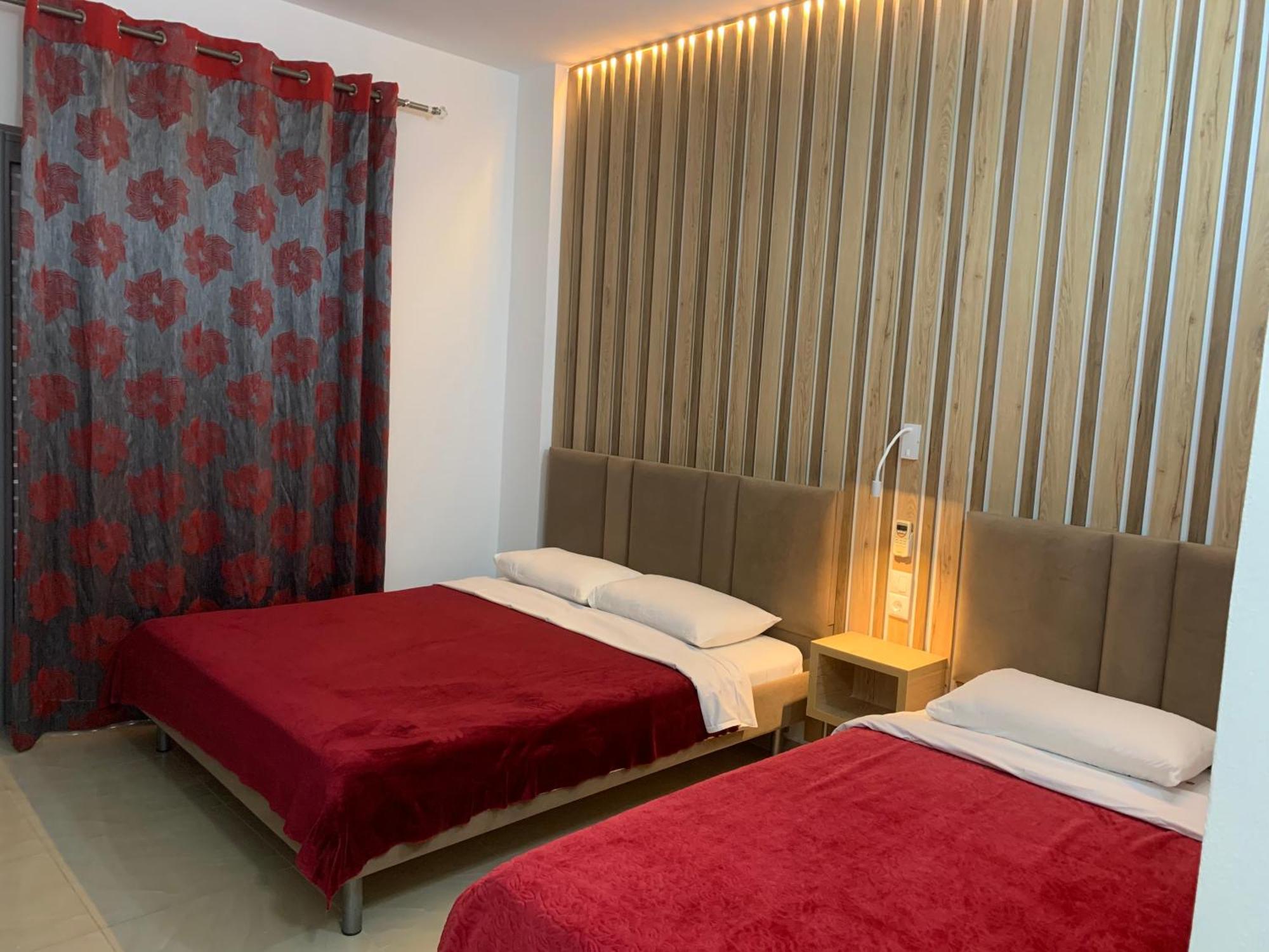 Hotel Piazza Saranda Kültér fotó