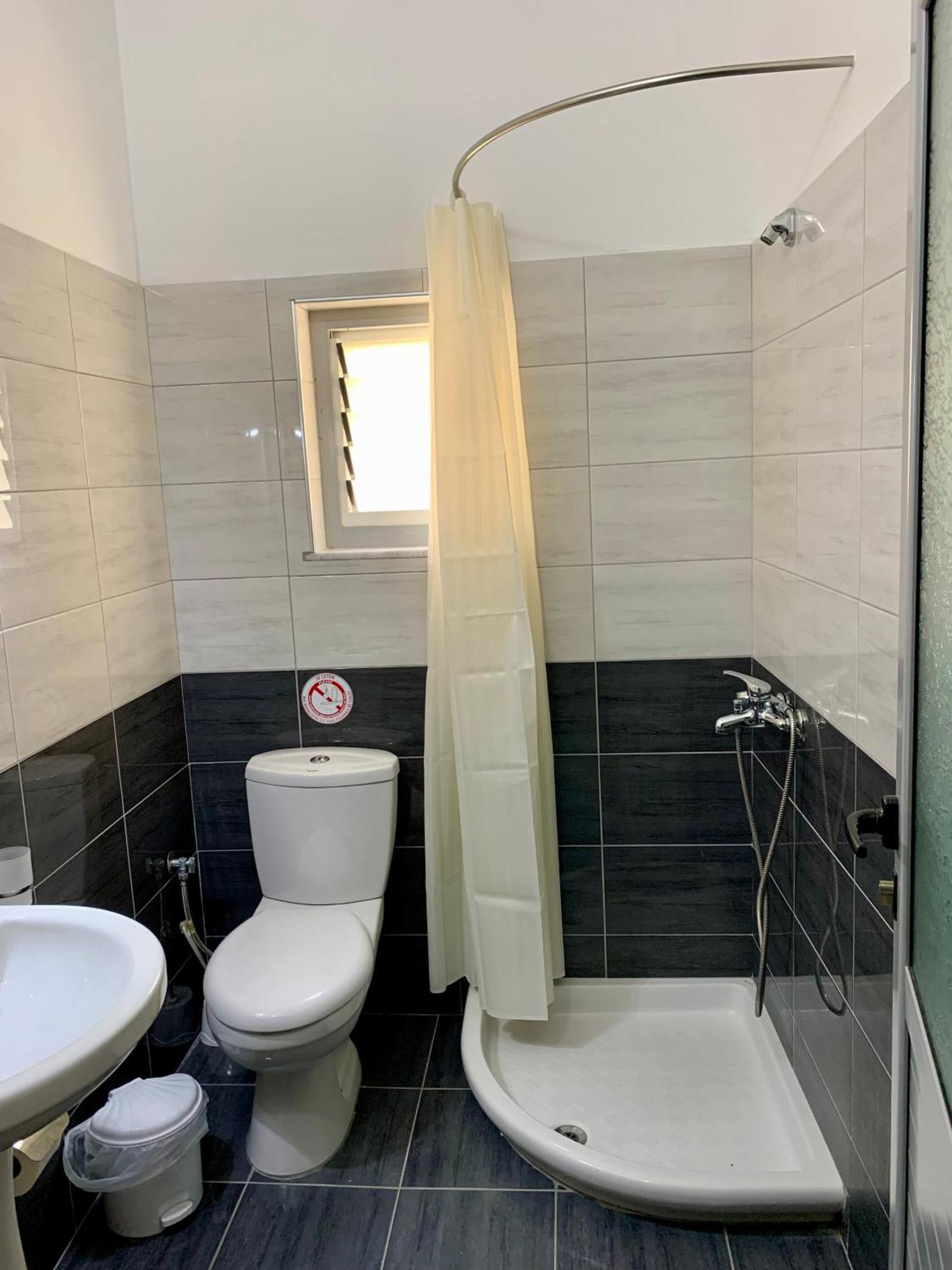 Hotel Piazza Saranda Kültér fotó