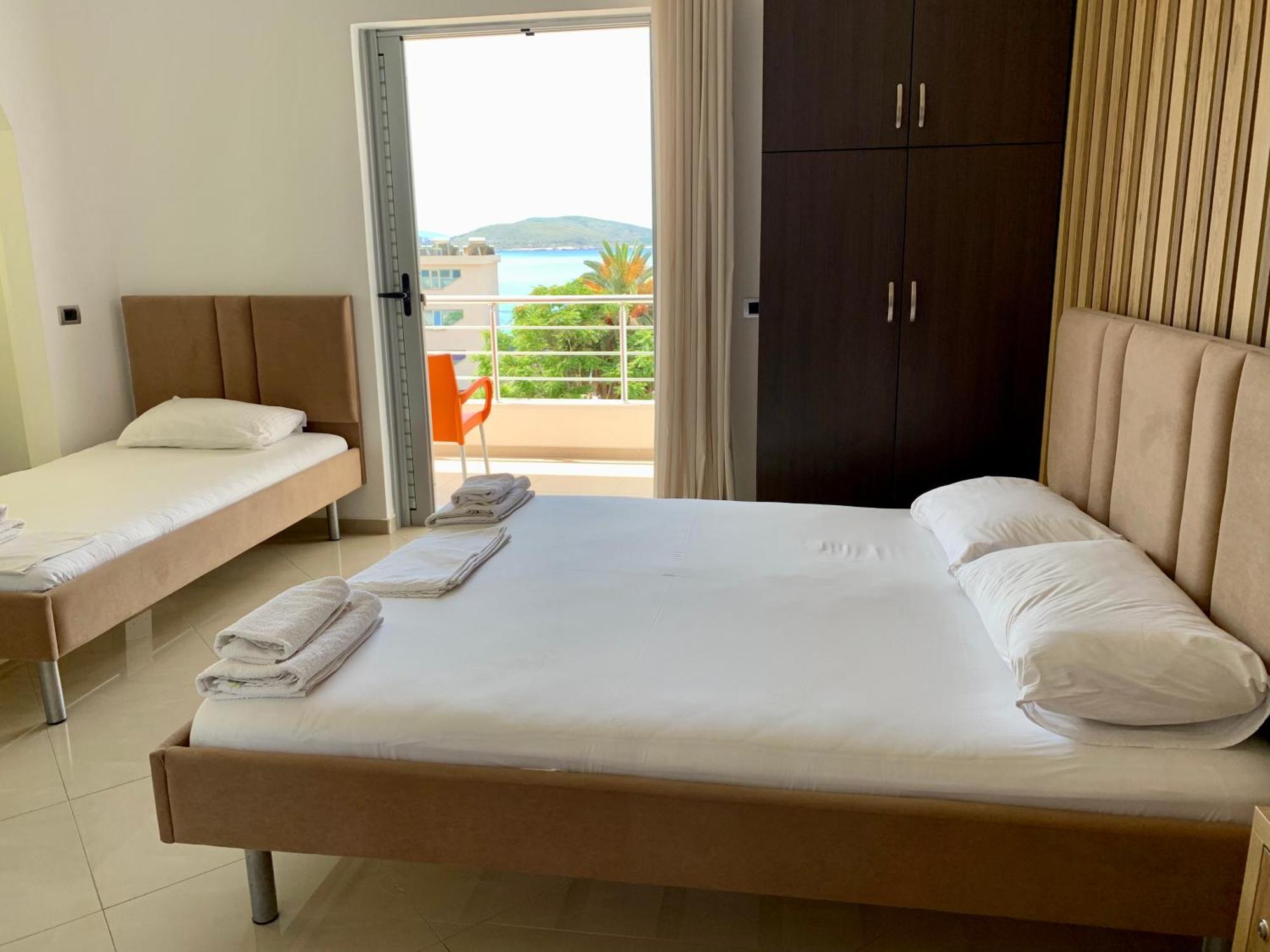 Hotel Piazza Saranda Kültér fotó