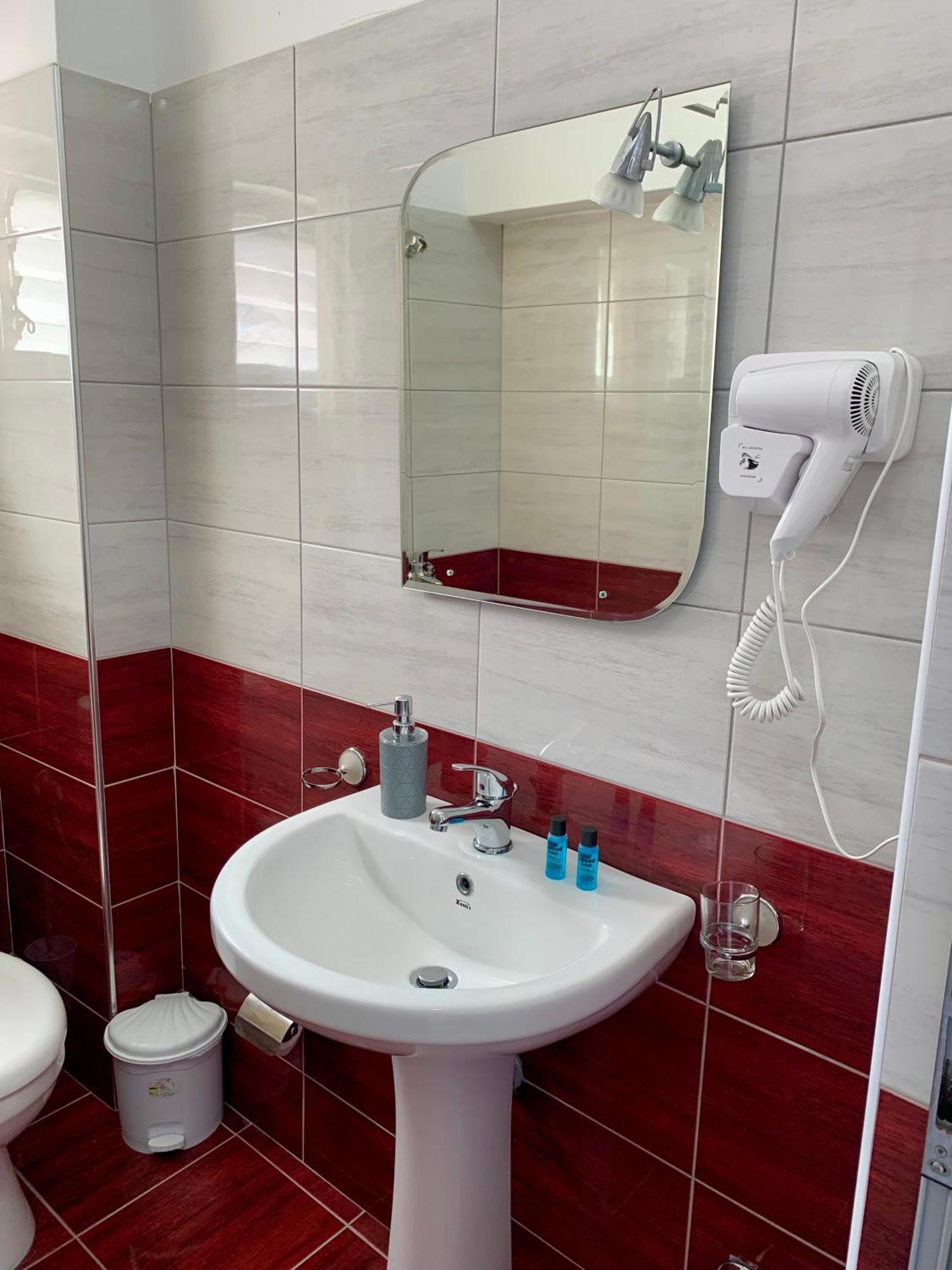 Hotel Piazza Saranda Kültér fotó